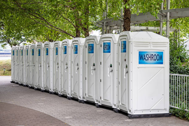 Porta potty delivery and setup in Thunder Mountain, NM